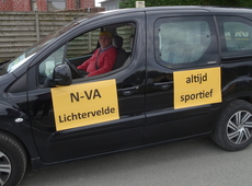 Publiciteit voor Lichterveldse afdeling N-VA in Omloop van het Houtland