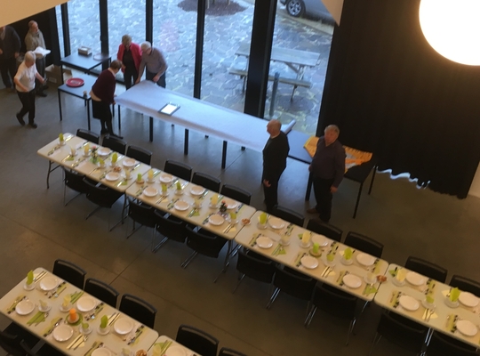 Jaarfeest Fedos Vrijwilligers bezig met de voorbereidingen