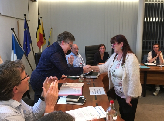 Linda Dewulf bij de eedaflegging op 25 september 2017 Linda Dewulf, volgt Stéphanie Verhaeghe op als gemeenteraadslid