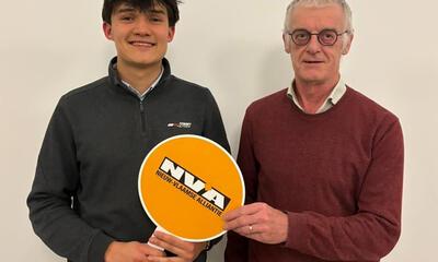 Foto oude en nieuwe voorzitter